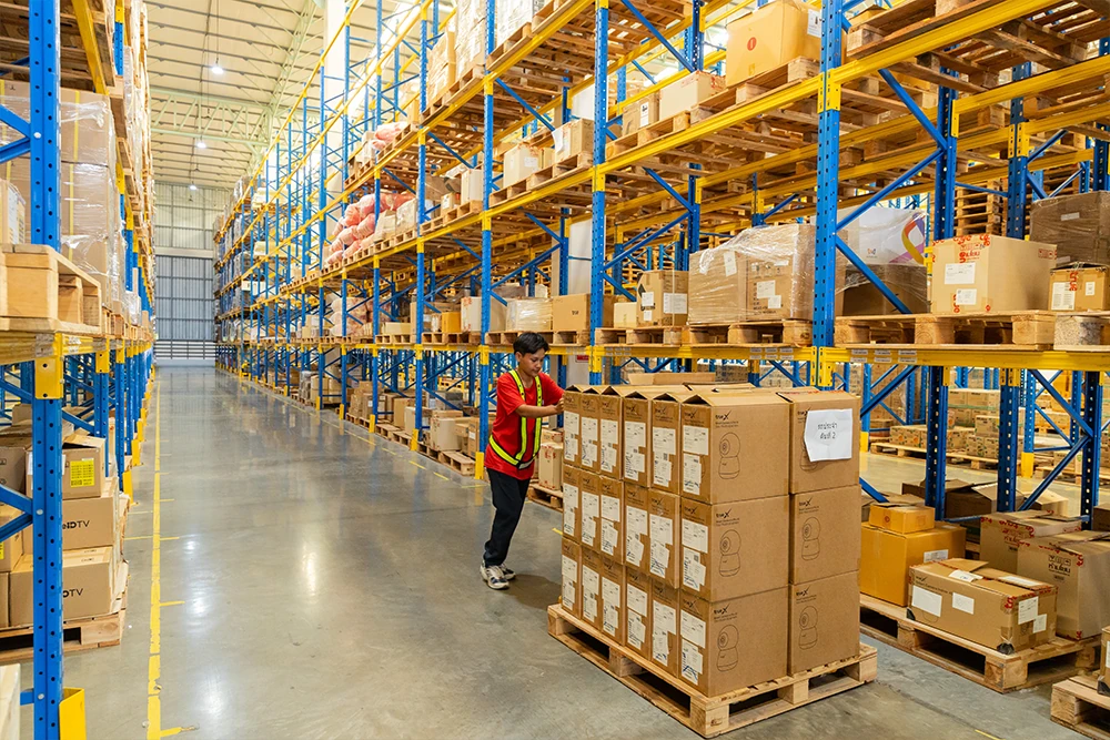 Life at Warehouse — ชีวิตการทำงานกับ Aden
